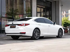 2021 Lexus ES 300h Hybrid Premium, белый — фото 3