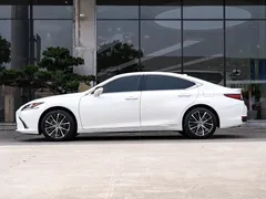 2021 Lexus ES 300h Hybrid Premium, белый — фото 4