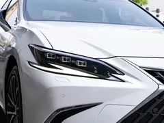 2021 Lexus ES 300h Hybrid Premium, белый — фото 6