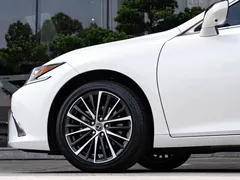 2021 Lexus ES 300h Hybrid Premium, белый — фото 8