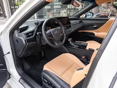 2021 Lexus ES 300h Hybrid Premium, белый — фото 9