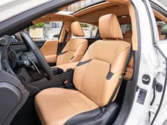 2021 Lexus ES 300h Hybrid Premium, белый — фото 11