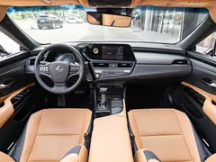 2021 Lexus ES 300h Hybrid Premium, белый — фото 13