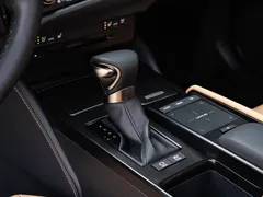 2021 Lexus ES 300h Hybrid Premium, белый — фото 15