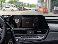 2021 Lexus ES 300h Hybrid Premium, белый — фото 16