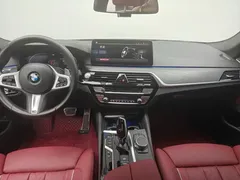 2021 BMW 5 Series 530Li Premium M Sport Package, белый — фото 13
