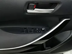 2021 Toyota Corolla Hybrid 1.8L E-CVT Elite, белый — фото 9