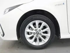 2021 Toyota Corolla Hybrid 1.8L E-CVT Elite, белый — фото 17