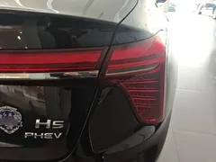 2025 Hongqi H5 PHEV 130, чёрный — фото 8