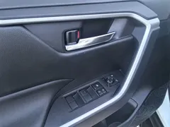 2020 Toyota RAV4 2.0L CVT 2WD Fashion, белый — фото 31