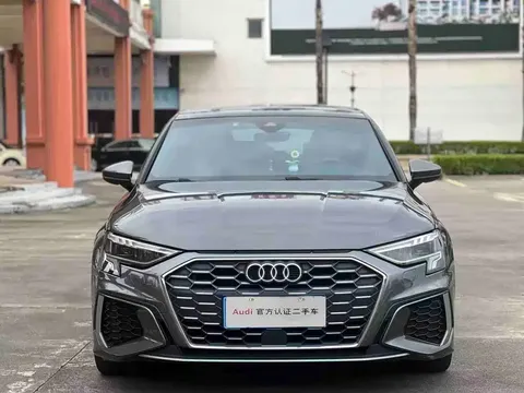 2021 Audi A3 Sportback 35 TFSI Luxury Sport