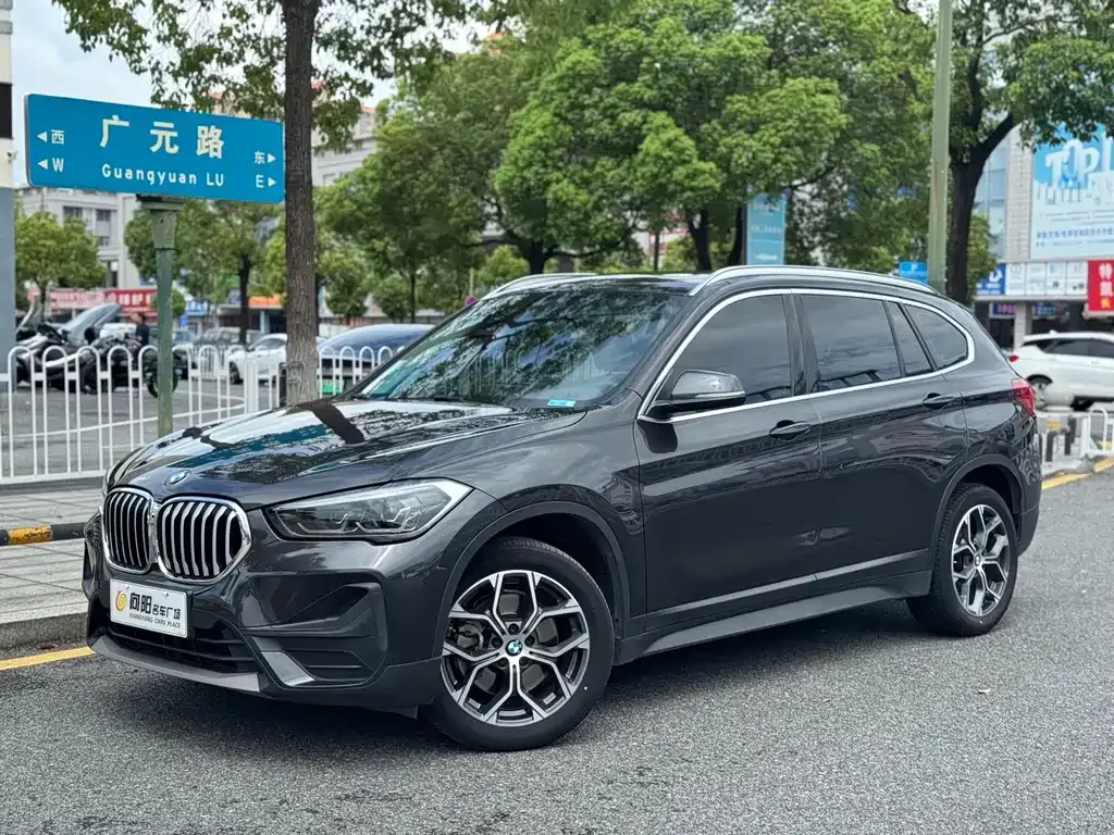 2021 BMW X1 Leading