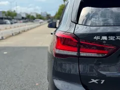 2021 BMW X1 Leading, зелёный — фото 36