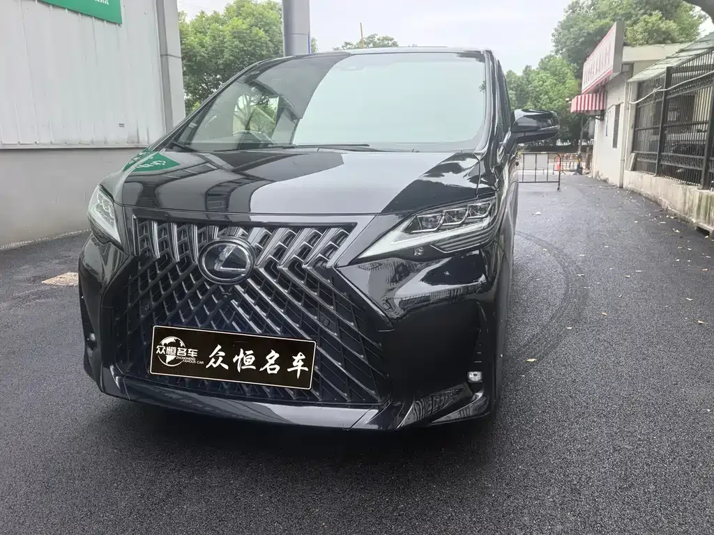 2020 Lexus LM 300h 4