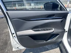 2023 Changan UNI-V 1.5T Premium, белый — фото 9