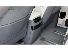 2024 Zeekr 009 6-Seat Executive 4WD 108kWh EV — фото 10