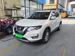 2021 Nissan X-Trail 2.0L CVT 2WD XL Premium Commemorative, белый — фото 2
