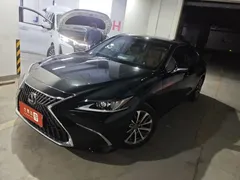 2022 Lexus ES 200 Excellence, чёрный — фото 1
