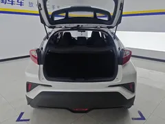 2021 Toyota C-HR 2.0L Comfort, белый — фото 4