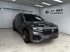 2022 Volkswagen Touareg 3.0TSI Black Sport Package — фото 3