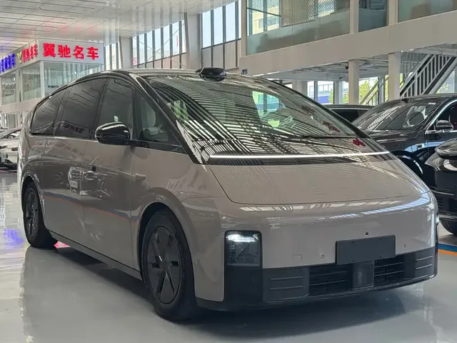 2024 Li Auto MEGA Ultra