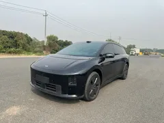 2025 Li Auto i6 2WD Standard, чёрный — фото 1