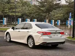 2021 Toyota Camry 2.0G Luxury — фото 9