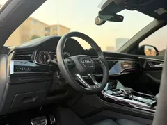 2021 Audi Q8 55 TFSI Luxury Dynamic, чёрный — фото 4
