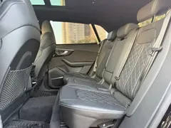 2021 Audi Q8 55 TFSI Luxury Dynamic, чёрный — фото 12