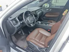 2024 Volvo XC60 4WD Luxury, белый — фото 5