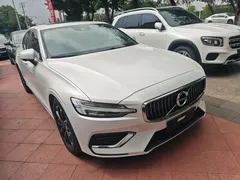 2022 Volvo S60 B4 Luxury, белый — фото 4