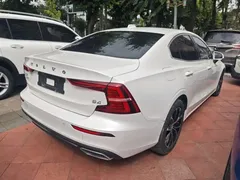 2022 Volvo S60 B4 Luxury, белый — фото 7