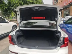 2022 Volvo S60 B4 Luxury, белый — фото 19