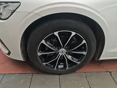 2022 Volvo S60 B4 Luxury, белый — фото 23
