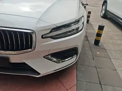 2022 Volvo S60 B4 Luxury, белый — фото 24