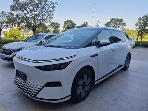 2024 Xpeng X9 610 Long Range Pro