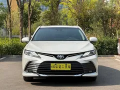 2023 Toyota Camry 2.0G Luxury, белый — фото 2