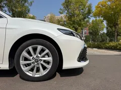 2023 Toyota Camry 2.0G Luxury, белый — фото 4