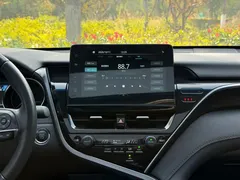 2023 Toyota Camry 2.0G Luxury, белый — фото 17