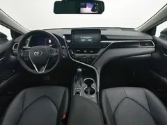 2021 Toyota Camry 2.5G Luxury, белый — фото 5