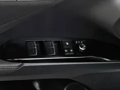 2021 Toyota Camry 2.5G Luxury, белый — фото 9