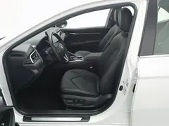 2021 Toyota Camry 2.5G Luxury, белый — фото 10