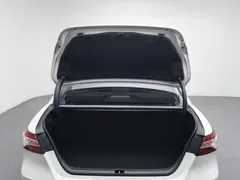 2021 Toyota Camry 2.5G Luxury, белый — фото 16