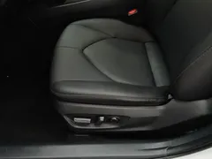 2021 Toyota Camry 2.5G Luxury, белый — фото 20