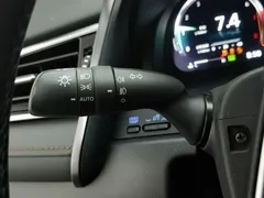 2021 Toyota Camry 2.5G Luxury, белый — фото 21