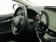 2021 Toyota Camry 2.5G Luxury, белый — фото 22