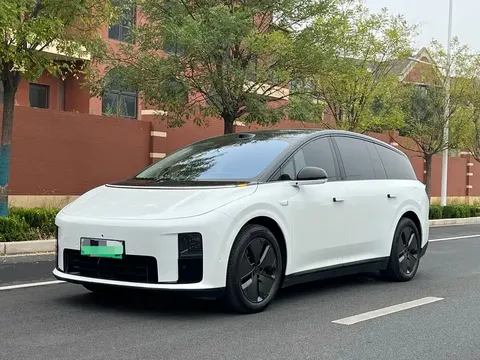 2025 Li Auto i8 Standard