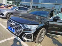 2021 Audi Q5L Sportback 40 TFSI Luxury, чёрный — фото 1