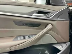 2023 BMW 5 Series 530Li Leading M Sport Package, чёрный — фото 13