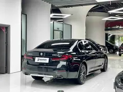 2023 BMW 5 Series 530Li Leading M Sport Package, чёрный — фото 16
